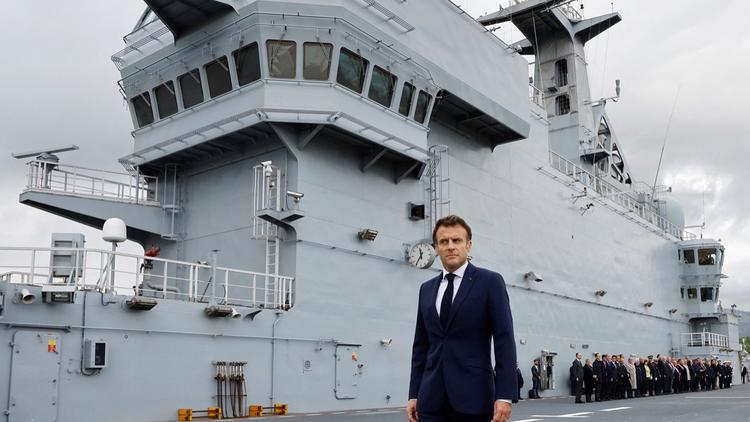 "Pour ceux qui ont besoin de soins urgents, la France mobilise tous les moyens à sa disposition, notamment aériens, pour qu'ils puissent être soignés en France, si cela est utile et nécessaire, où des dispositions sont prises pour recevoir jusqu'à 50 patients dans nos établissements hospitaliers". - Emmanuel Macron dans un tweet, ce dimanche 19 novembre, expliquant les mesures prises concernant le conflit israélo-palestinien.