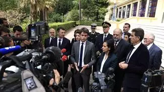 Gabriel Attal a visité hier matin un internat qui va accueillir des séjours de rupture, rappelant que ces institutions étaient dédiées à «des jeunes, qui ne sont pas délinquants mais qui sont des jeunes qui ont besoin d’un cadre car ils ont de mauvaises fréquentations, qu’ils ne respectent pas les règles, puissent avoir un séjour ici pendant deux semaines pour contribuer à se remettre dans le droit chemin.»