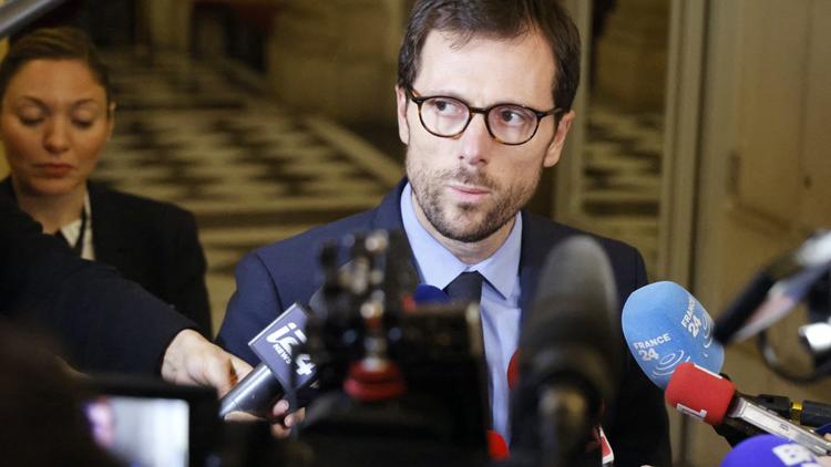 « C’est difficile de réagir après avoir vu la barbarie la plus sauvage s’exprimer », a expliqué à CNEWS Olivier Falorni, député MoDem à la sortie de la projection des images du massacre du 07 octobre en Israël. D’un ton calme, l’élu a condamné la « sauvagerie » à laquelle il venait d’assister, assurant que « tout le monde ne pouvait pas voir ces images ». « Comment un cerveau humain peut-il en arriver là ? », s’est-il interrogé.