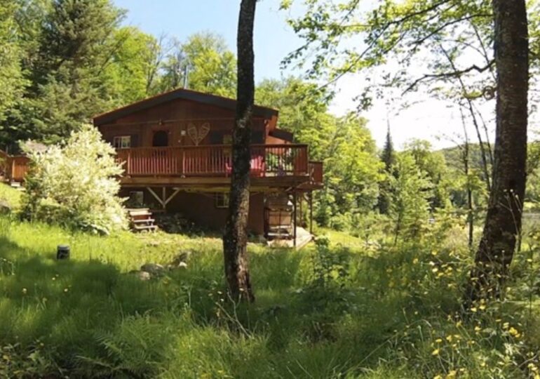 L’invite au chalet : Mythe, nature et amitié au Québec