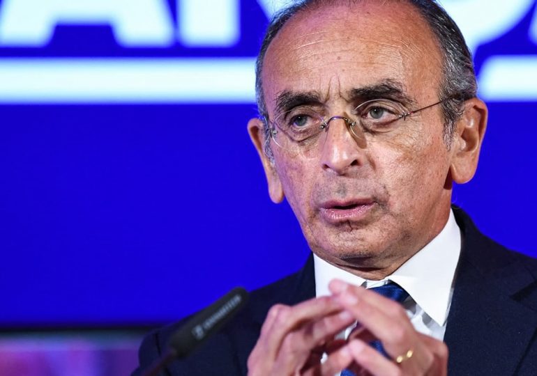 "Le président s'en moque, le Premier ministre s'en moque, le RN et LR s'en moquent, tout le monde ne parle que de lutter contre l'immigration illégale (...) Moi je veux arrêter l'immigration légale" - Eric Zemmour ce dimanche 21 janvier 2024 sur BFMTV.