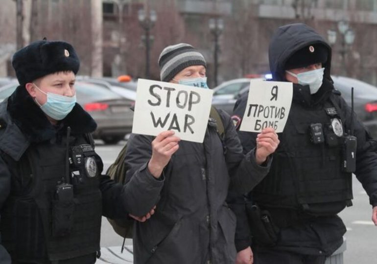 Le Kremlin encerclé. Vive le peuple russe, vive la Russie libre !