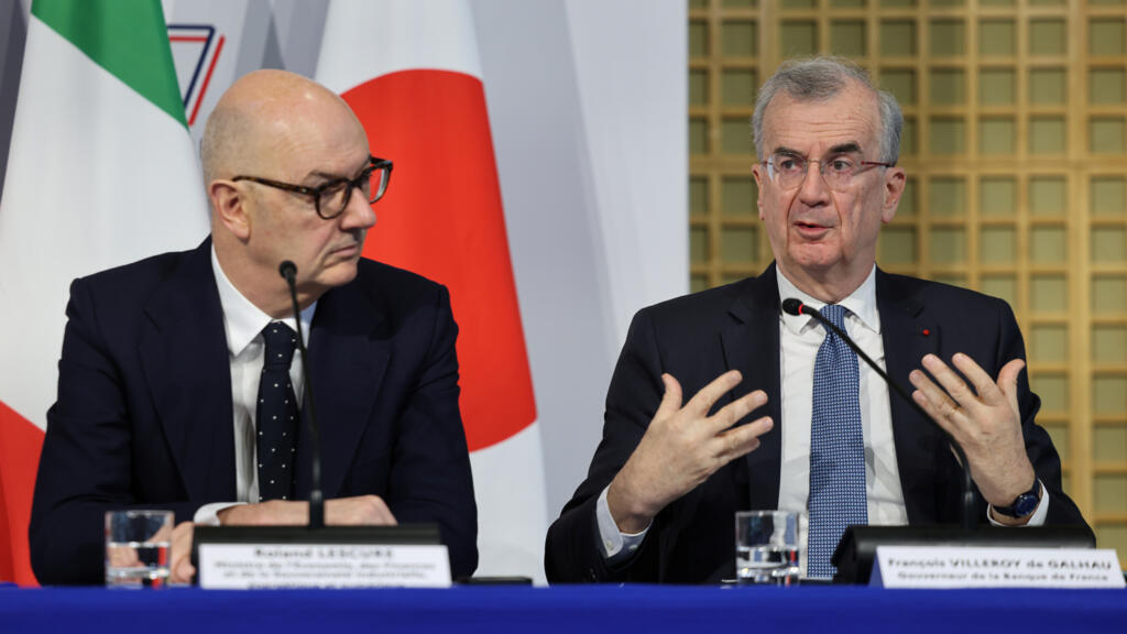Le ministre de l'Economie Roland Lescure et le gouverneur de la Banque de France François Villeroy de Galhau lors d'une conférence de presse à Paris, à l'occasion d'un G7 Finances, le 3 février 2026 © Ludovic MARIN / AFP/Archives