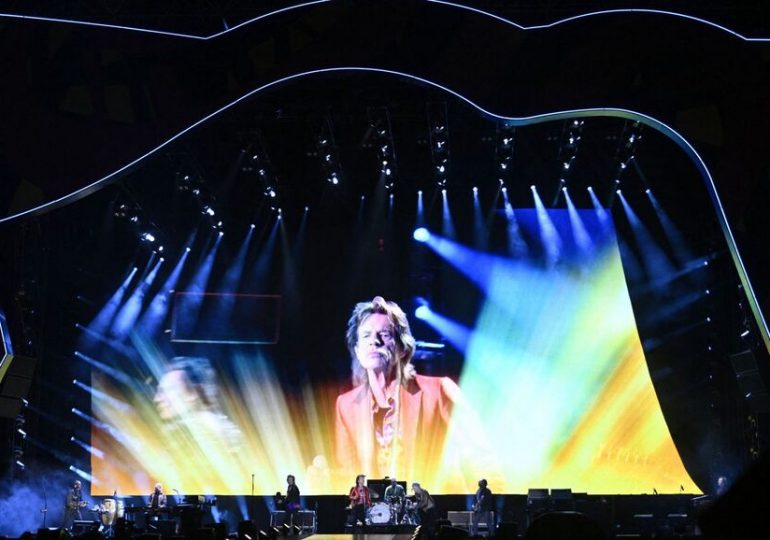 Rolling stones : The show must go on