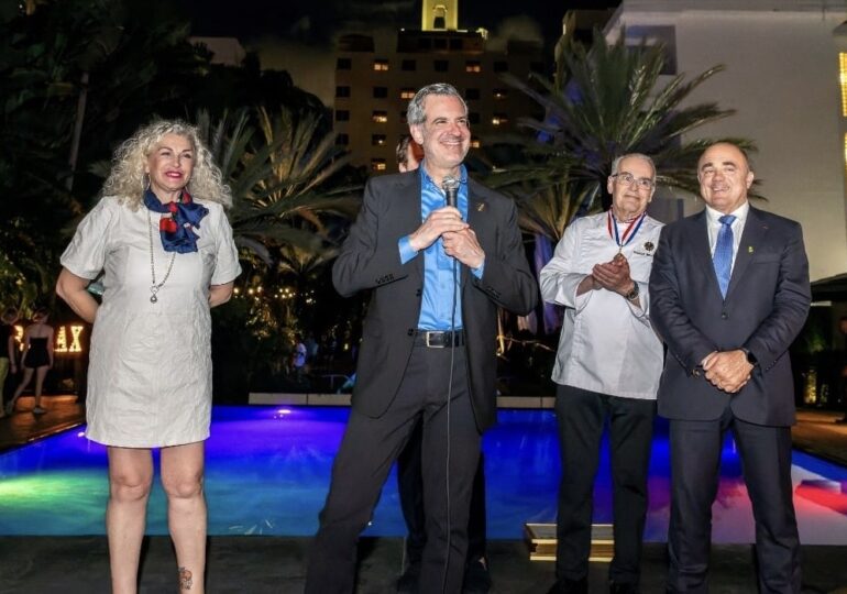 De gauche a droite Corinne Ouelhadj Engel, Présidente de la FAACT, Steven Meiner, Maire de Miami Beach, Georges Berger, VP de la FAACT FL et Dominique Anract, President de la confédération des Boulangers et Pâtissiers de France/ @credit photo Loic Ercolessi