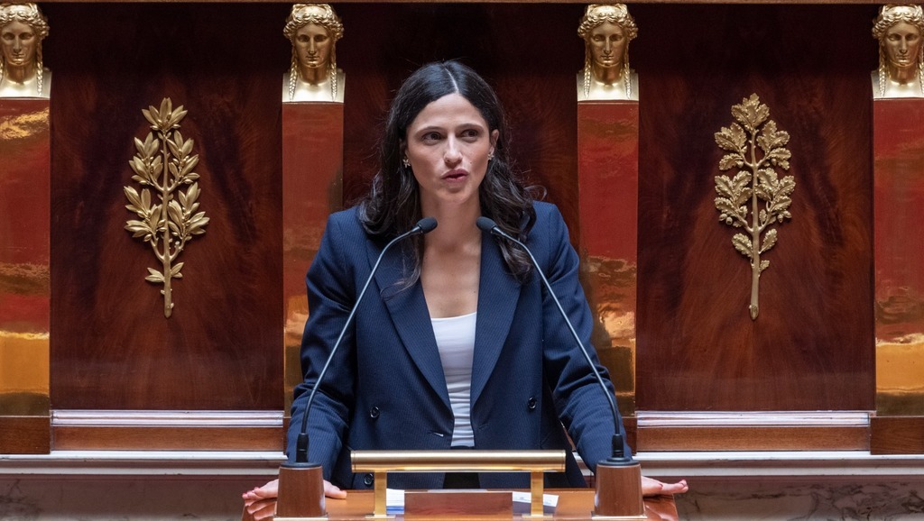 Eléonore Caroit à la tribune de l'Assemblée nationale