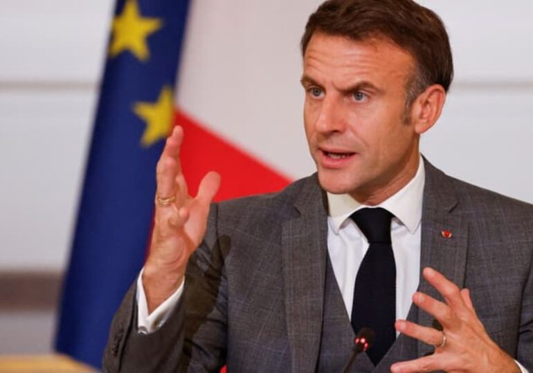 "Si on veut vraiment protéger des vies, ce qui ne doit pas empêcher Israël de se défendre, cela doit passer par la remise à l'accès de l'eau, de l'énergie et de cette trêve qui doit conduire à un cessez-le-feu", a déclaré Emmanuel Macron lors de la conférence humanitaire pour la paix au Proche-Orient qui s'est tenu ce 09/11 à Paris.