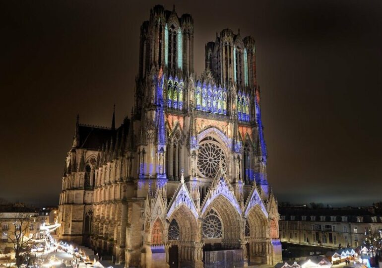La France s’illumine pour les Fêtes de fin d’année ! Les 5 spectacles à ne pas louper