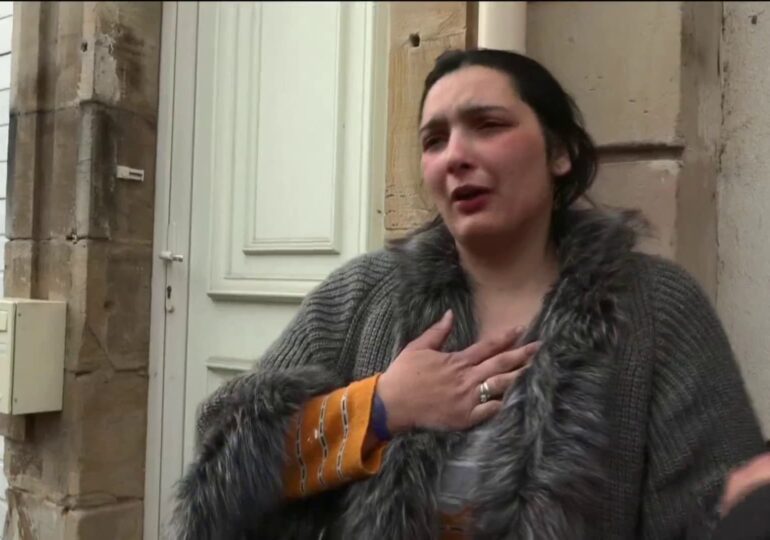 "Je suis détruite", a déclaré mercredi matin la mère de l'enfant de cinq ans dont le corps sans vie a été découvert la veille dans un sac dans un appartement de Rambervillers, dans les Vosges.