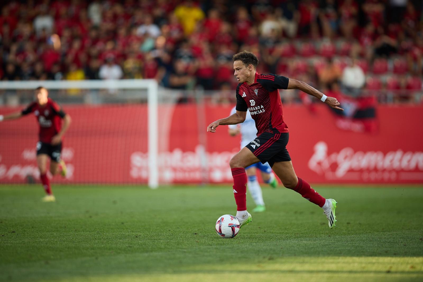 Mathis Lachuer sous les couleurs du Club Deportivo Mirandés