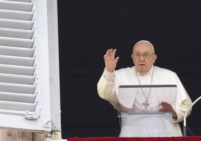 " Soyons proches de nos frères et sœurs qui souffrent de la guerre. Nous pensons à la Palestine, à Israël, à l'Ukraine " - Le Pape François à l'issue de la traditionnelle prière de l'Angélus ce dimanche 24 décembre.