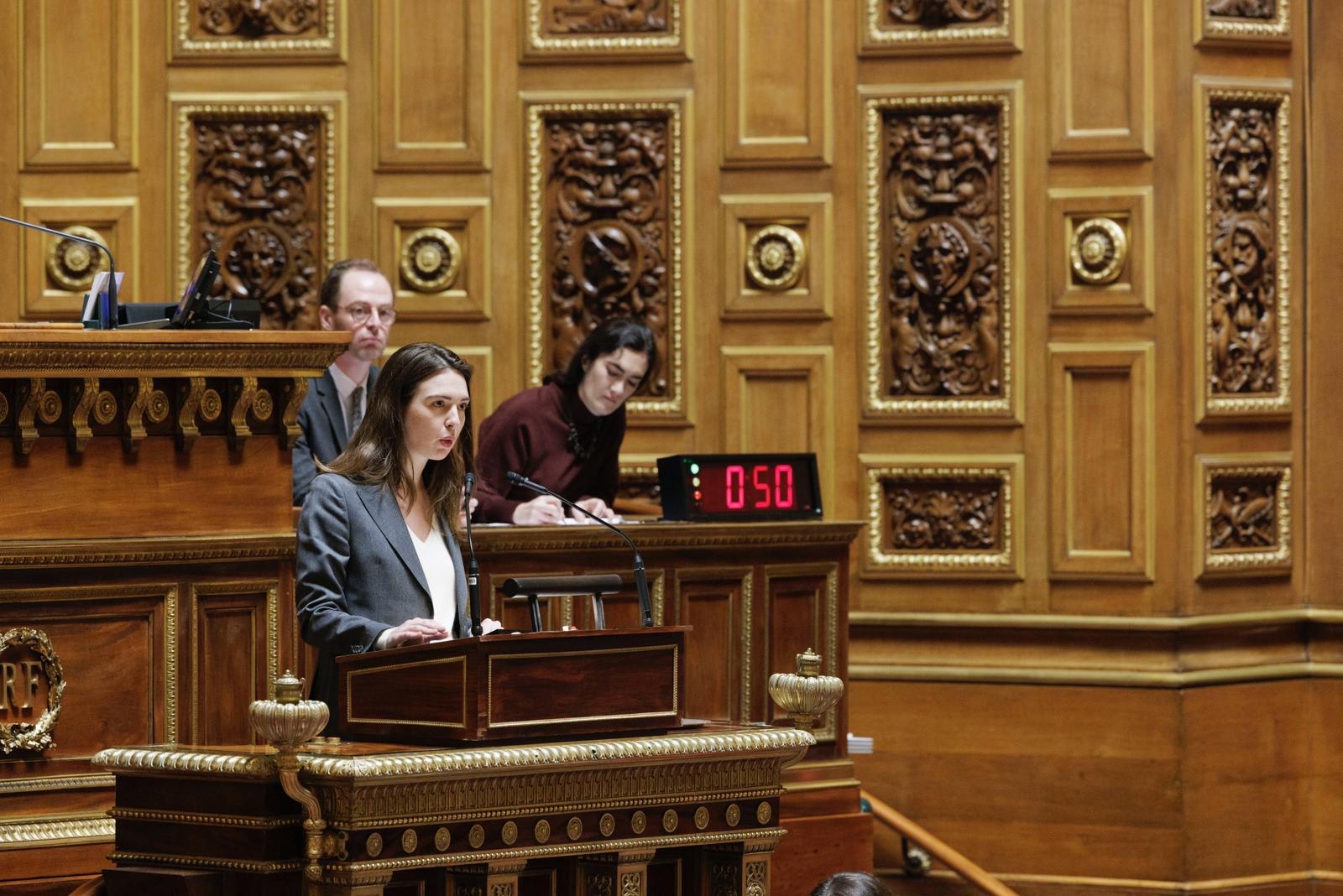 Sophie Briante Guillemont s'exprimant à la tribune du Sénat
