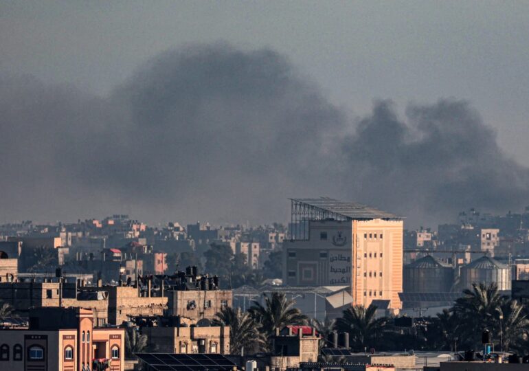 "À Gaza comme partout ailleurs, la France s'oppose à tout déplacement forcé de populations, proscrit par le droit international humanitaire", a commenté le porte-parole adjoint du ministère des Affaires étrangères Christophe Lemoine, ce dimanche 11 février 2024.