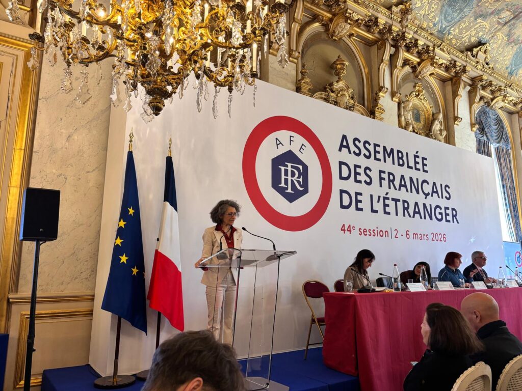 Annie Rea, tête de liste « ASFE – Défendre et accompagner les Français d'Italie du Nord » lors de la session plénière de l'AFE en mars 2026