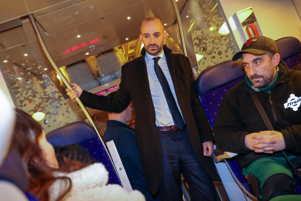 Benjamin Haddad a échangé pendant une vingtaine de minutes avec les usagers de la ligne Luxembourg-Nancy.