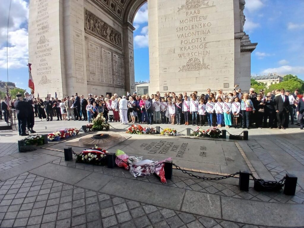 Commémoration des 80 ans du Débarquement à l’Arc de Triomphe