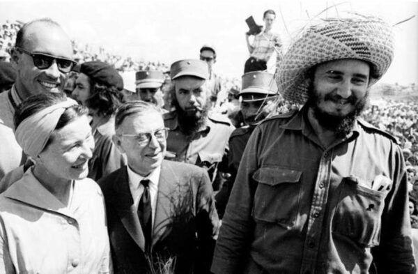 Le couple français Sartre-Beauvoir avec. Fidel Castro en 1959 ©BNF