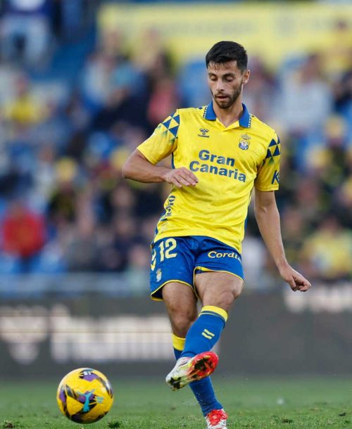 Enzo-Loiodice-un-Français-sous-les-couleurs-de-lUD-Las-Palmas Footballeur Enzo Loiodice en Liga à lUD Las Palmas