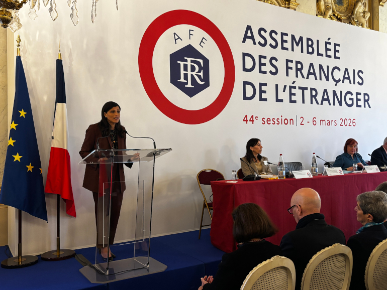 Éléonore Caroit, Ministre déléguée chargée de la Francophonie, des Partenariats internationaux et des Français de l’étranger s'exprimant lors de la 44ème session de l'AFE