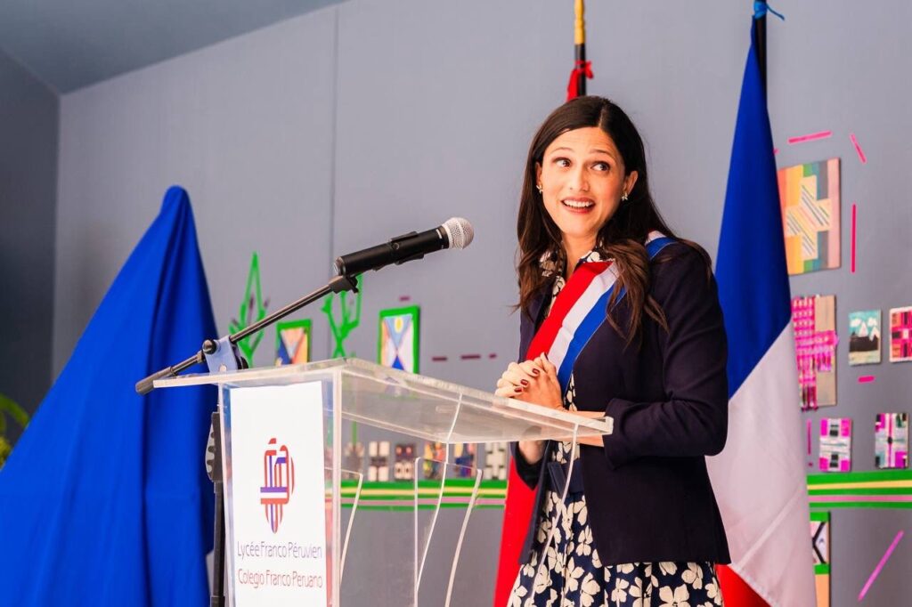 Eléonore Caroit - Députée des Français dAmérique Latine et Caraïbes_ à Lima au Lycée Français