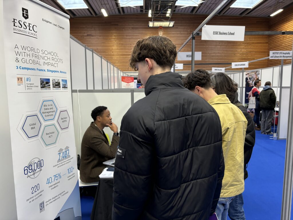 Élève au salon Campus France à Bruxelles - ©LFP/JM