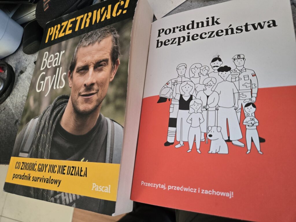 Livre de Bear Grylls et du guide de sécurité