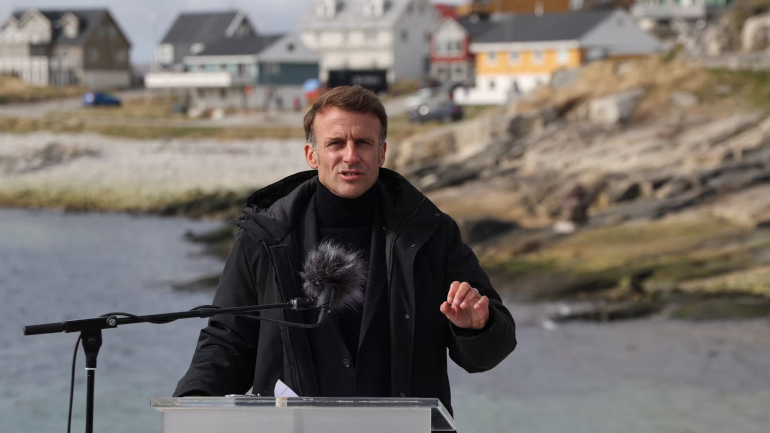 Emmanuel Macron a annoncé l'ouverture d'un consulat français au Groenland lors d'un déplacement sur le territoire semi-autonome, en juin 2025.