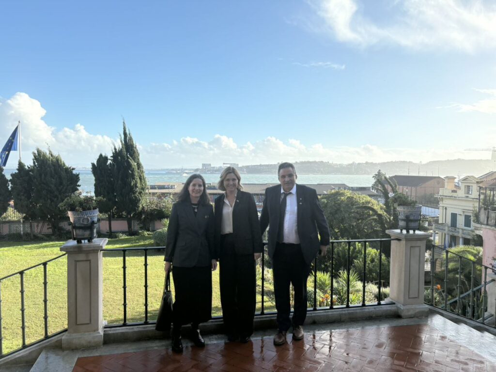 Nathalie Coggia, députée des Français de l’étranger (5ème circonscription) avec Yaël Braun-Pivet, présidente de l'Assemblée nationale lors d'un déplacement au Portugal