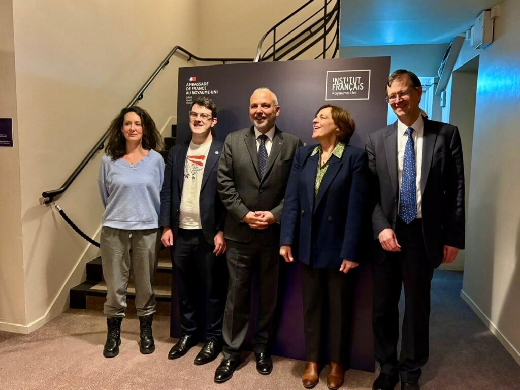 De gauche à droite : Ian Bond, deputy director du Centre for European Reform ; Marie Mendras, professeure à Sciences Po ; Luc Raynal, attaché de défense à l’ambassade de France au Royaume-Uni ; Elena Volochine, grand reporter à France 24 ; et Oliver Moody, chef du bureau berlinois de The Times, lors de la table ronde « The Baltic Frontline » à l’Institut français de Londres, dans le cadre de la Night of Ideas 2026.