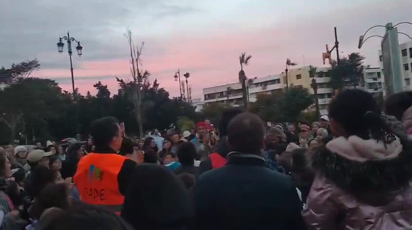 Rassemblement devant l'école Cézanne à Rabat, le 28 janvier