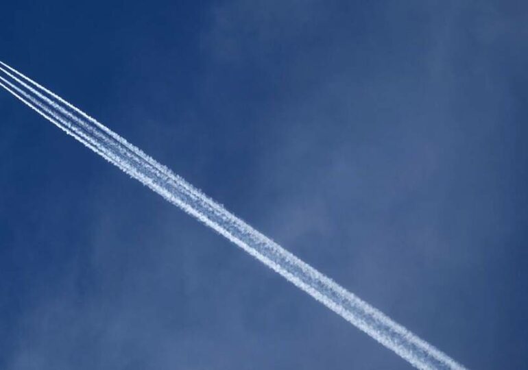Aviation : les législateurs européens limitent la taxe carbone de l’UE aux vols européens
