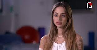 Mia Shem, ancienne otage franco-israélienne, lors de sa prise de parole en Israël : « Il était important pour moi de dire la vérité sur les gens qui vivent à Gaza, qui ils sont réellement et ce que j’ai vécu là-bas. J’ai vécu un holocauste ».