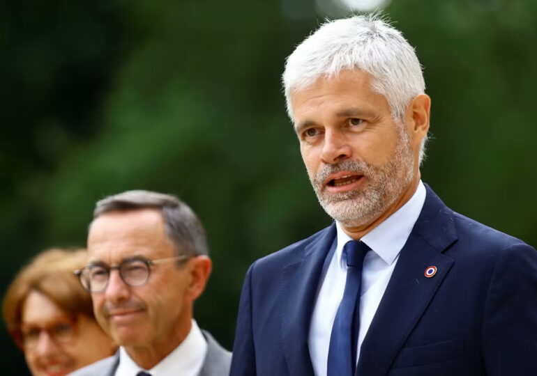 « Au nom de la responsabilité, le soutien des députés de la Droite républicaine ne pourra être que très exigeant. Nos votes se décideront texte par texte. Si le cap de redressement du pays n’est pas clair, nous ne nous interdisons pas de retirer notre soutien », assure M. Wauquiez ce 24 decembre 2024